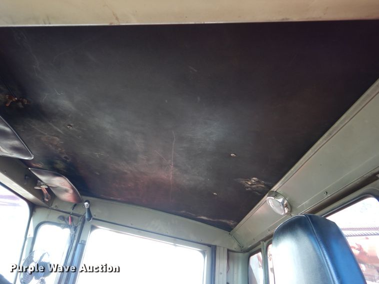 image for item EC9063 1988 Oshkosh P-256-SP spreader truck