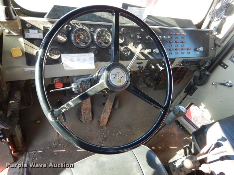 image for item EC9063 1988 Oshkosh P-256-SP spreader truck