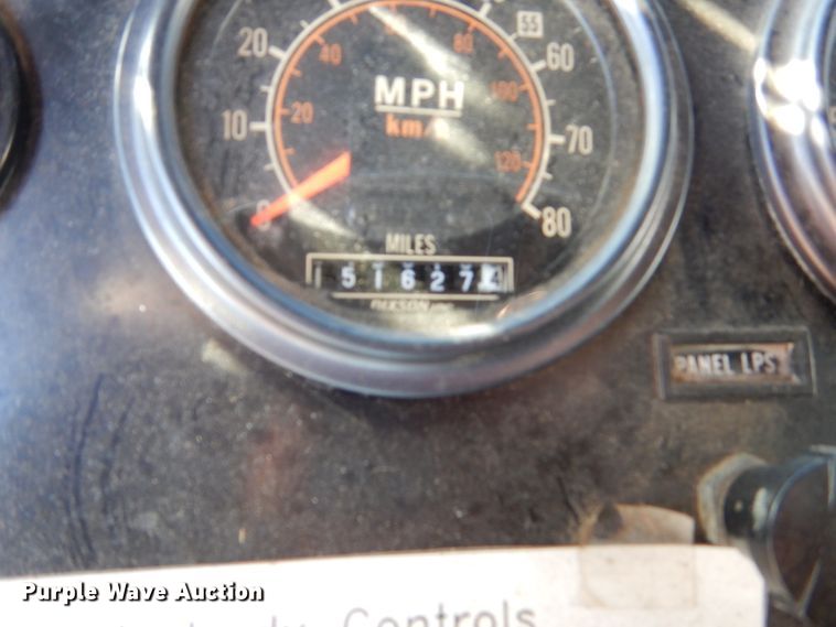 image for item EC9063 1988 Oshkosh P-256-SP spreader truck