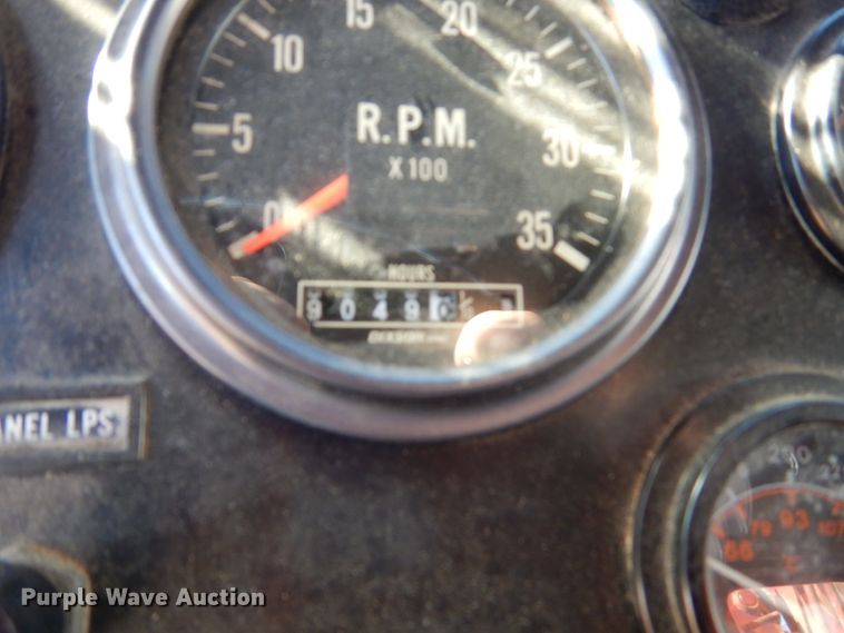 image for item EC9063 1988 Oshkosh P-256-SP spreader truck