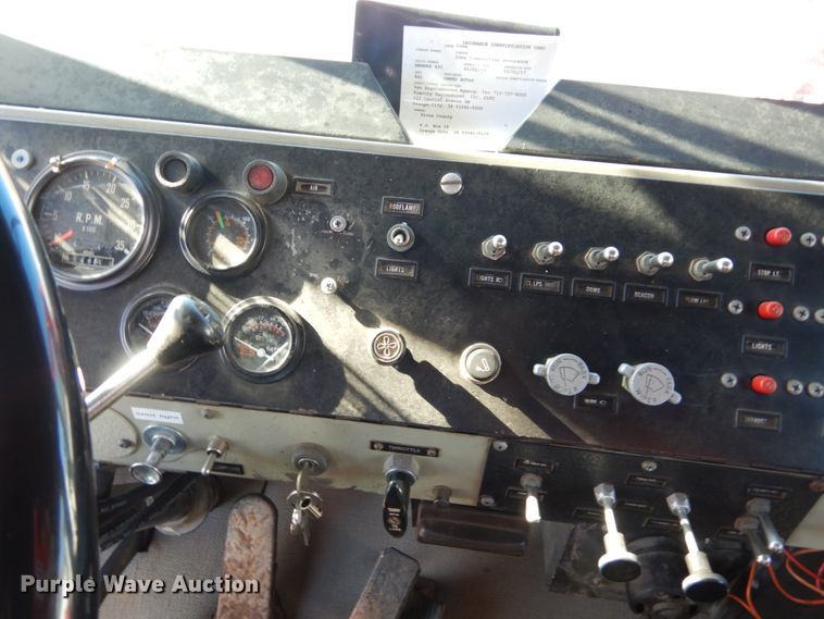 image for item EC9063 1988 Oshkosh P-256-SP spreader truck