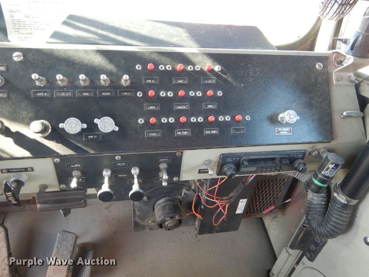 image for item EC9063 1988 Oshkosh P-256-SP spreader truck