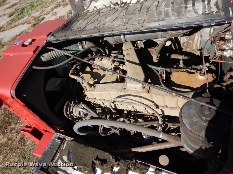 image for item EC9063 1988 Oshkosh P-256-SP spreader truck