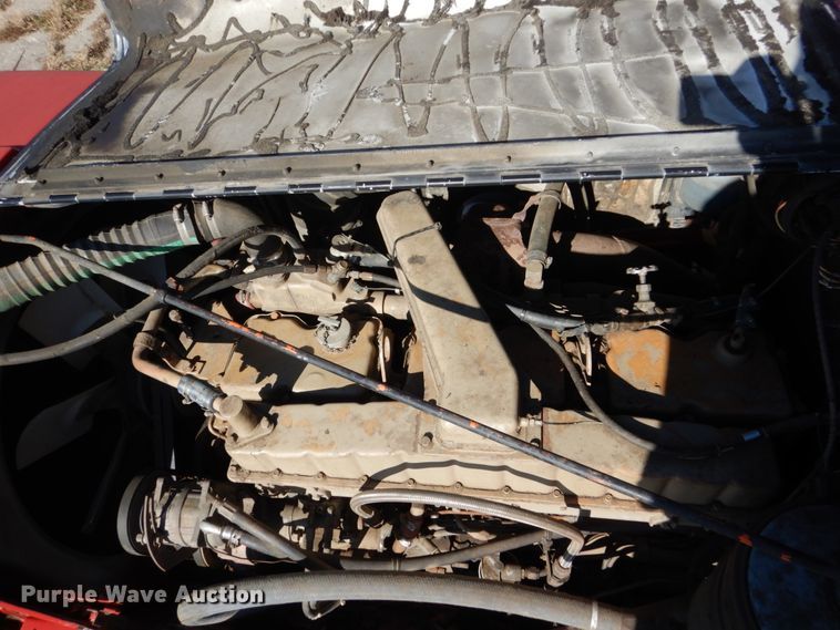 image for item EC9063 1988 Oshkosh P-256-SP spreader truck