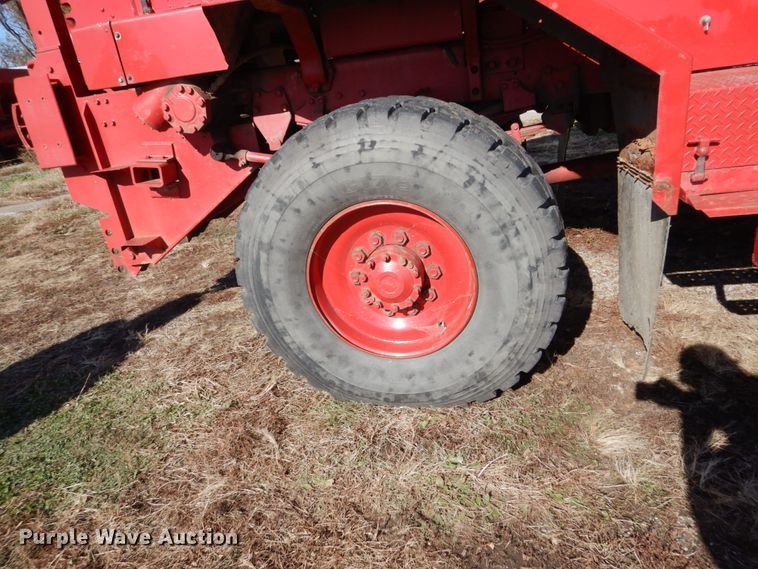 image for item EC9063 1988 Oshkosh P-256-SP spreader truck