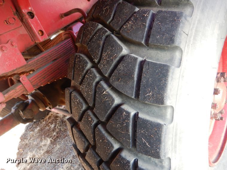 image for item EC9063 1988 Oshkosh P-256-SP spreader truck