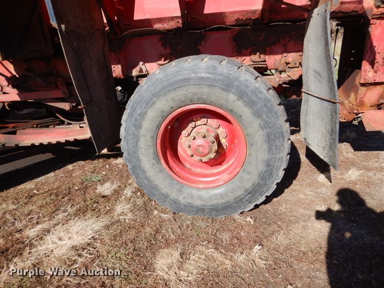 image for item EC9063 1988 Oshkosh P-256-SP spreader truck