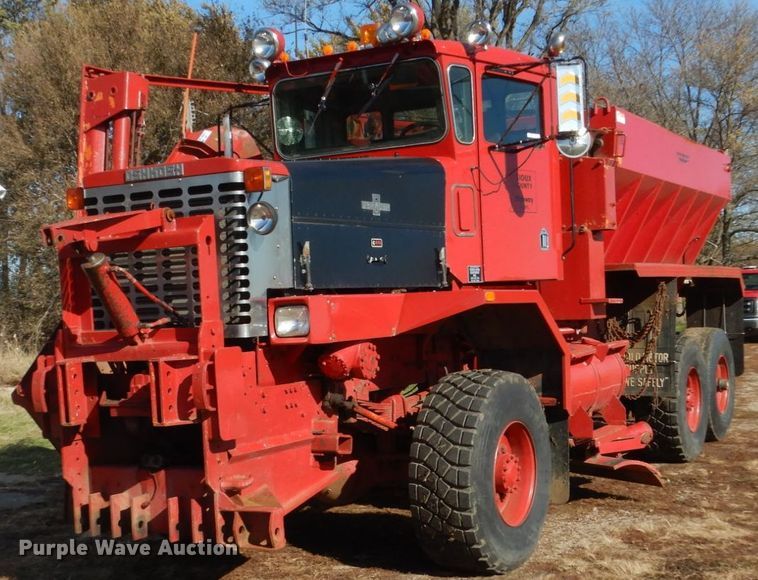 image for item EC9064 1991 Oshkosh PA-2526-2 spreader truck