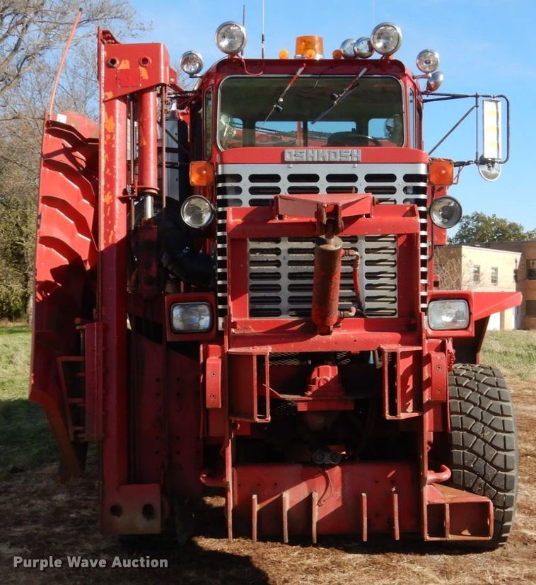 image for item EC9064 1991 Oshkosh PA-2526-2 spreader truck