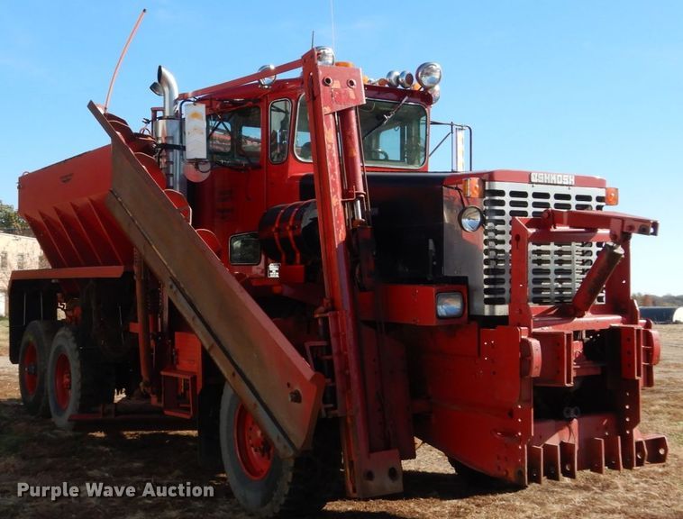 image for item EC9064 1991 Oshkosh PA-2526-2 spreader truck