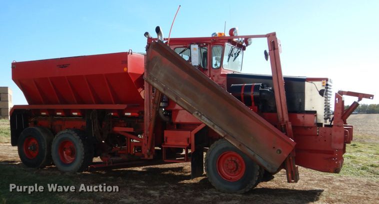 image for item EC9064 1991 Oshkosh PA-2526-2 spreader truck