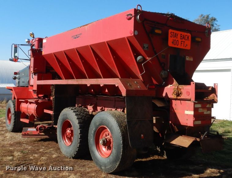 image for item EC9064 1991 Oshkosh PA-2526-2 spreader truck