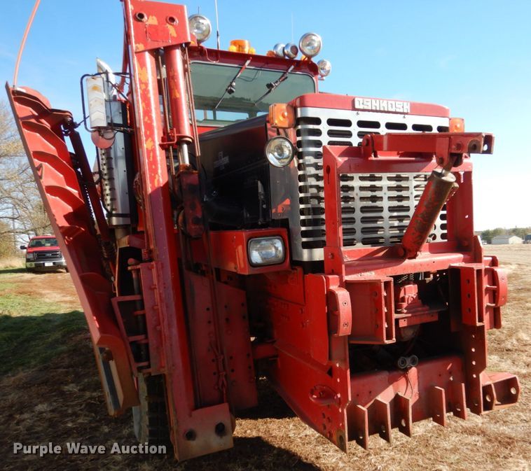image for item EC9064 1991 Oshkosh PA-2526-2 spreader truck