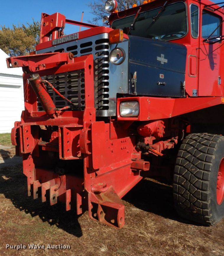 image for item EC9064 1991 Oshkosh PA-2526-2 spreader truck