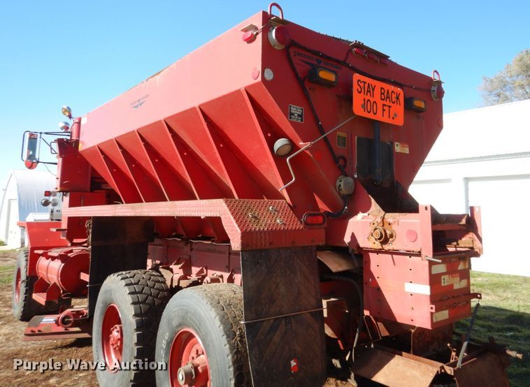 image for item EC9064 1991 Oshkosh PA-2526-2 spreader truck