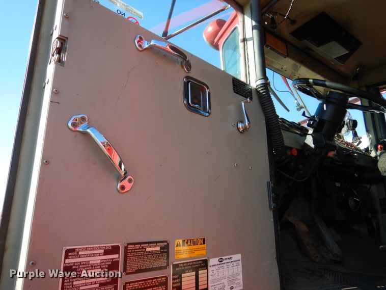 image for item EC9064 1991 Oshkosh PA-2526-2 spreader truck