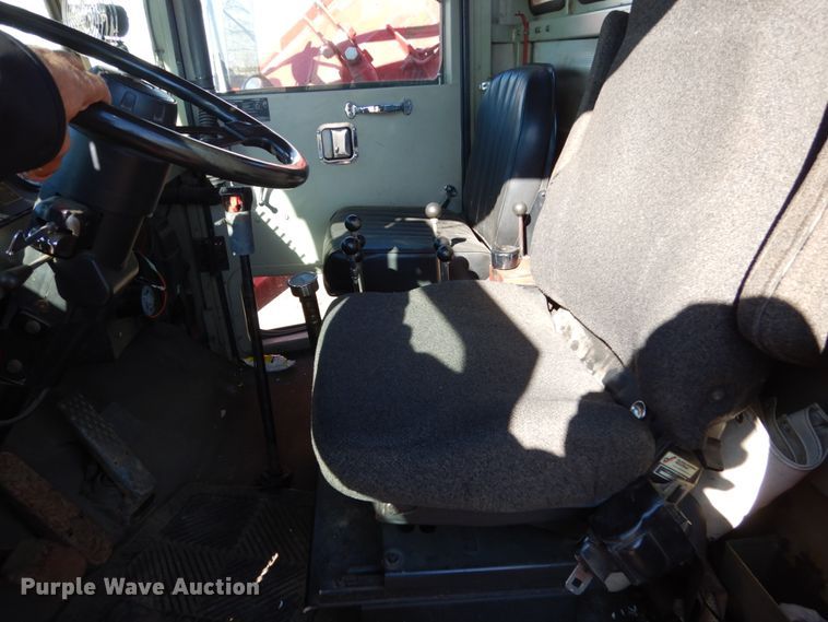 image for item EC9064 1991 Oshkosh PA-2526-2 spreader truck