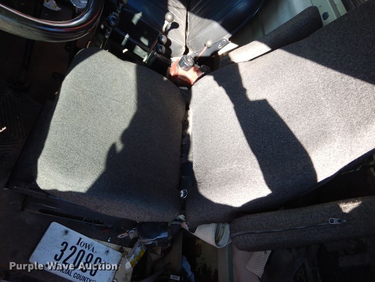 image for item EC9064 1991 Oshkosh PA-2526-2 spreader truck