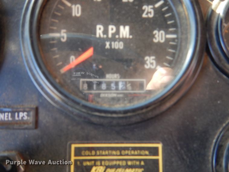 image for item EC9064 1991 Oshkosh PA-2526-2 spreader truck