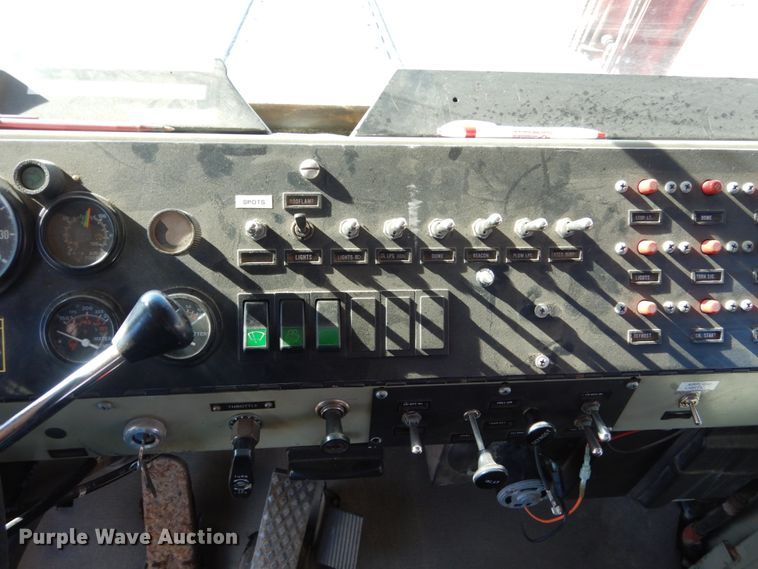 image for item EC9064 1991 Oshkosh PA-2526-2 spreader truck