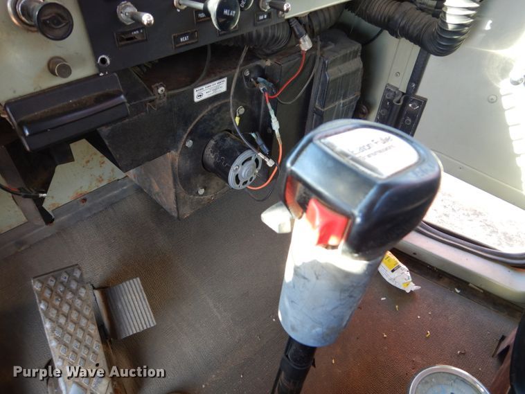 image for item EC9064 1991 Oshkosh PA-2526-2 spreader truck