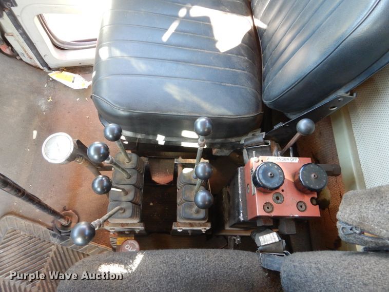 image for item EC9064 1991 Oshkosh PA-2526-2 spreader truck