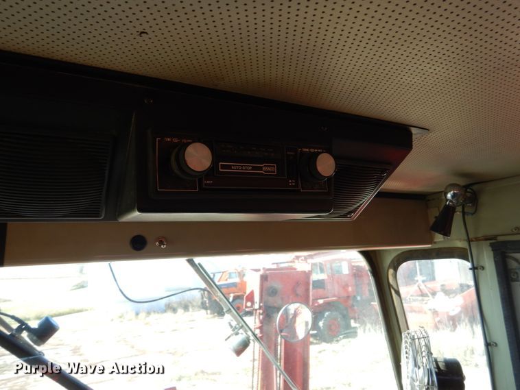 image for item EC9064 1991 Oshkosh PA-2526-2 spreader truck