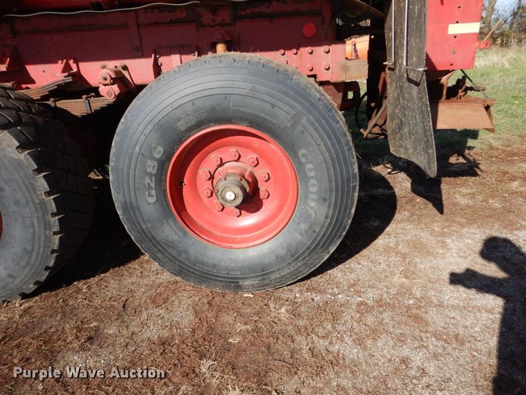 image for item EC9064 1991 Oshkosh PA-2526-2 spreader truck