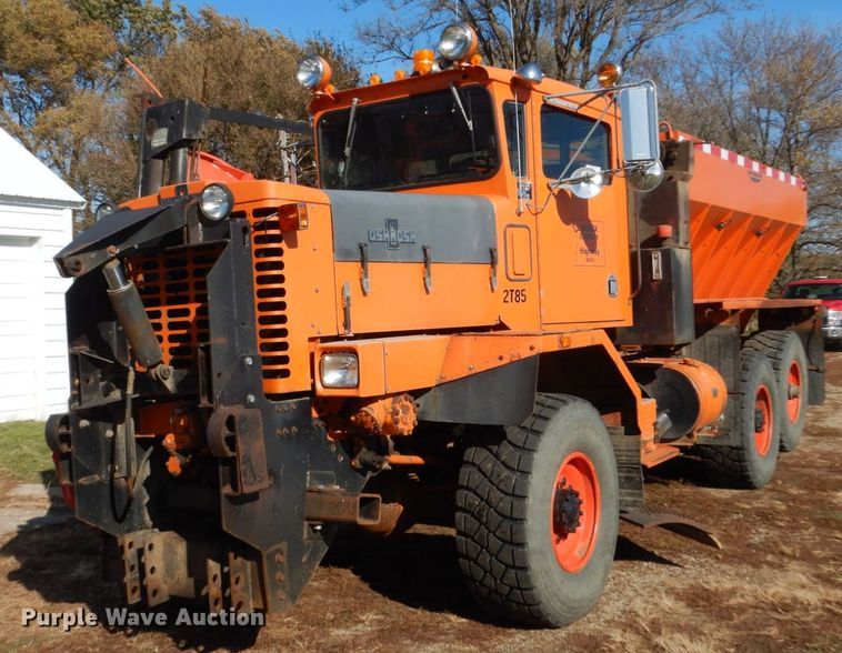 image for item EC9065 1985 Oshkosh P-2526-1 spreader truck
