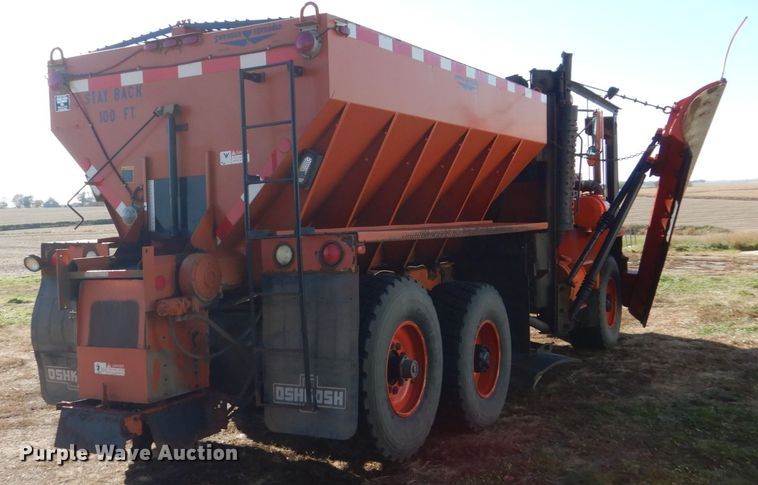 image for item EC9065 1985 Oshkosh P-2526-1 spreader truck