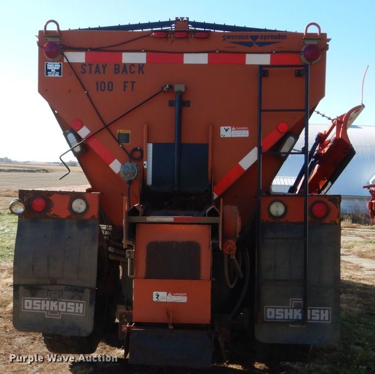 image for item EC9065 1985 Oshkosh P-2526-1 spreader truck