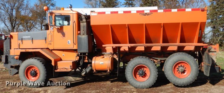 image for item EC9065 1985 Oshkosh P-2526-1 spreader truck