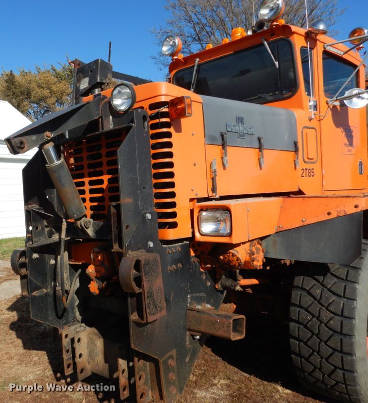 image for item EC9065 1985 Oshkosh P-2526-1 spreader truck