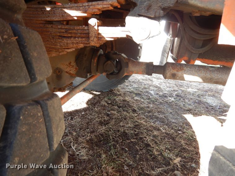 image for item EC9065 1985 Oshkosh P-2526-1 spreader truck