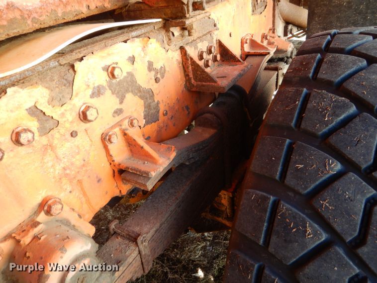 image for item EC9065 1985 Oshkosh P-2526-1 spreader truck