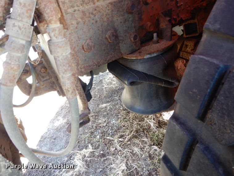 image for item EC9065 1985 Oshkosh P-2526-1 spreader truck