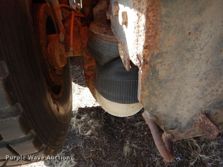 image for item EC9065 1985 Oshkosh P-2526-1 spreader truck