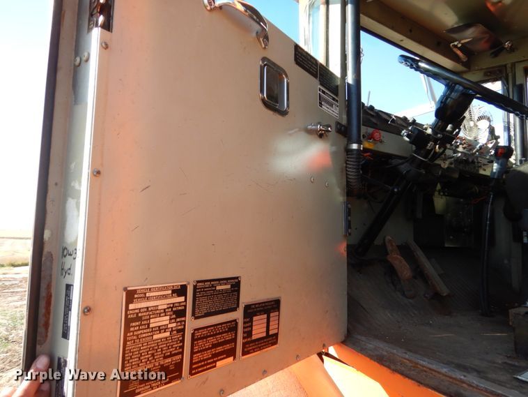 image for item EC9065 1985 Oshkosh P-2526-1 spreader truck