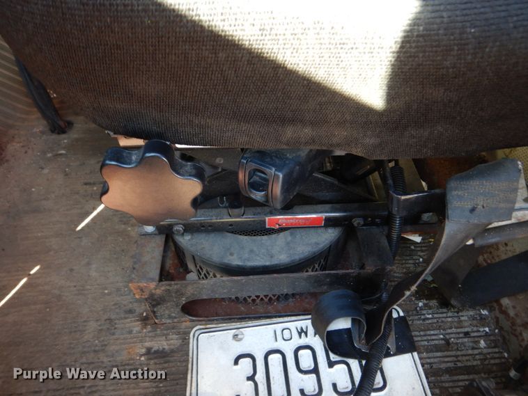 image for item EC9065 1985 Oshkosh P-2526-1 spreader truck