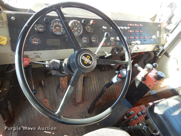 image for item EC9065 1985 Oshkosh P-2526-1 spreader truck