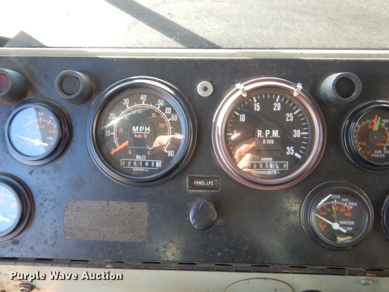 image for item EC9065 1985 Oshkosh P-2526-1 spreader truck