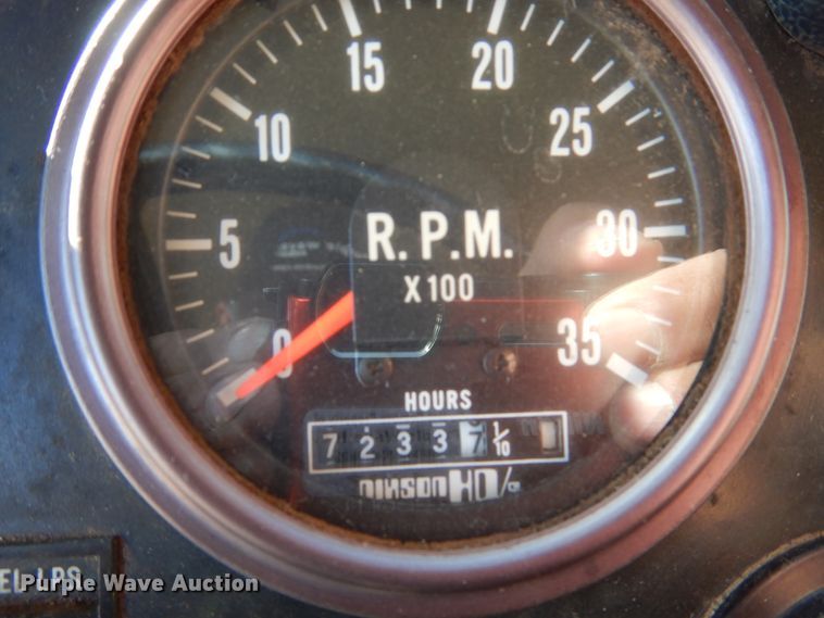 image for item EC9065 1985 Oshkosh P-2526-1 spreader truck