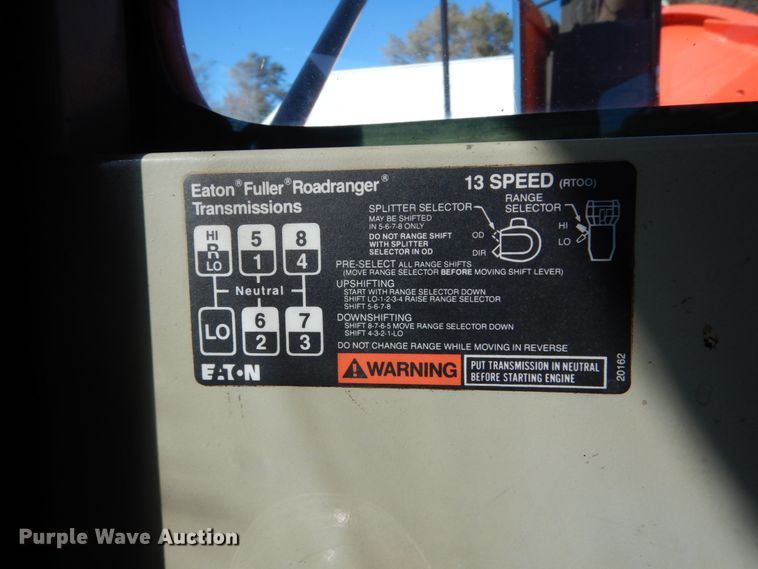 image for item EC9065 1985 Oshkosh P-2526-1 spreader truck