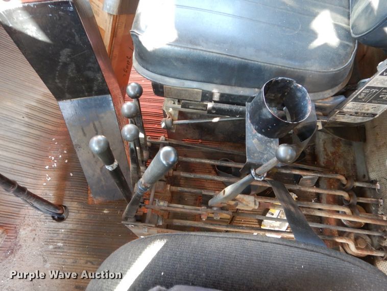 image for item EC9065 1985 Oshkosh P-2526-1 spreader truck