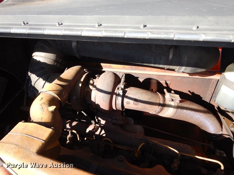 image for item EC9065 1985 Oshkosh P-2526-1 spreader truck