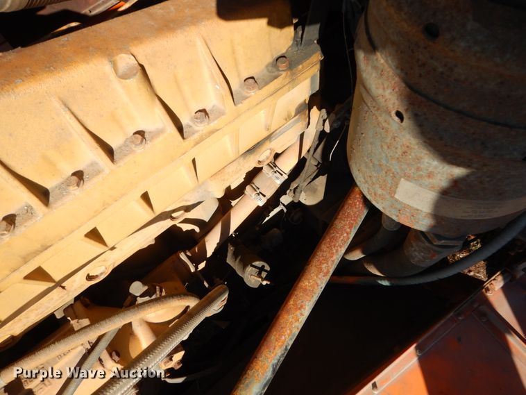 image for item EC9065 1985 Oshkosh P-2526-1 spreader truck