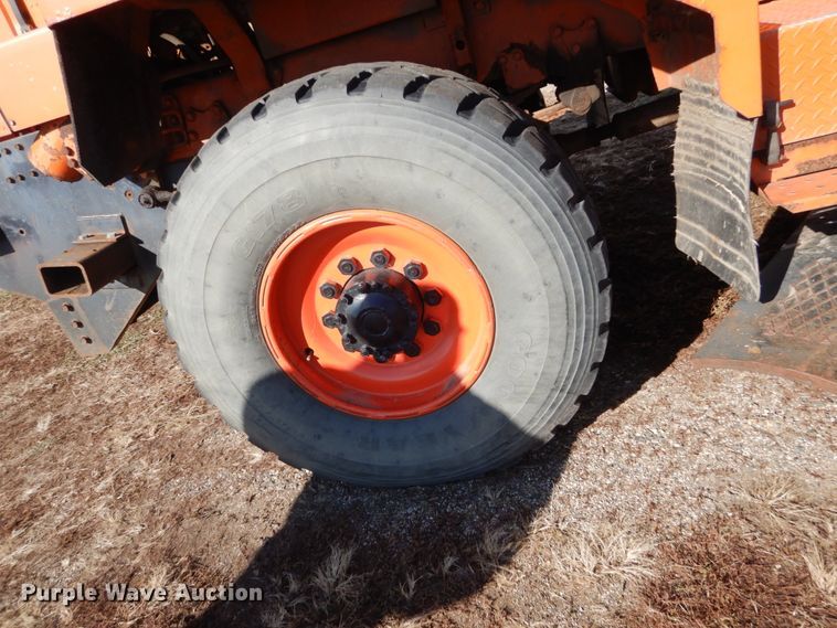 image for item EC9065 1985 Oshkosh P-2526-1 spreader truck