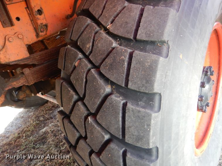 image for item EC9065 1985 Oshkosh P-2526-1 spreader truck