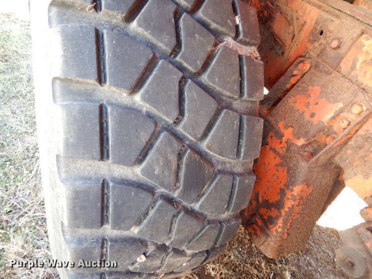 image for item EC9065 1985 Oshkosh P-2526-1 spreader truck