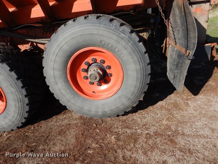 image for item EC9065 1985 Oshkosh P-2526-1 spreader truck